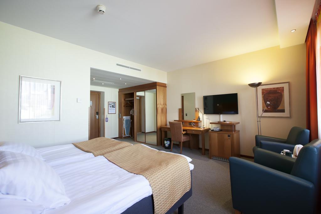 Hotel Oscar Varkaus Buitenkant foto